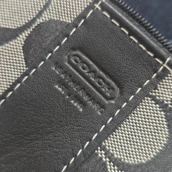 Coach | Signature Canvas Pouch - Picture 7 of 7